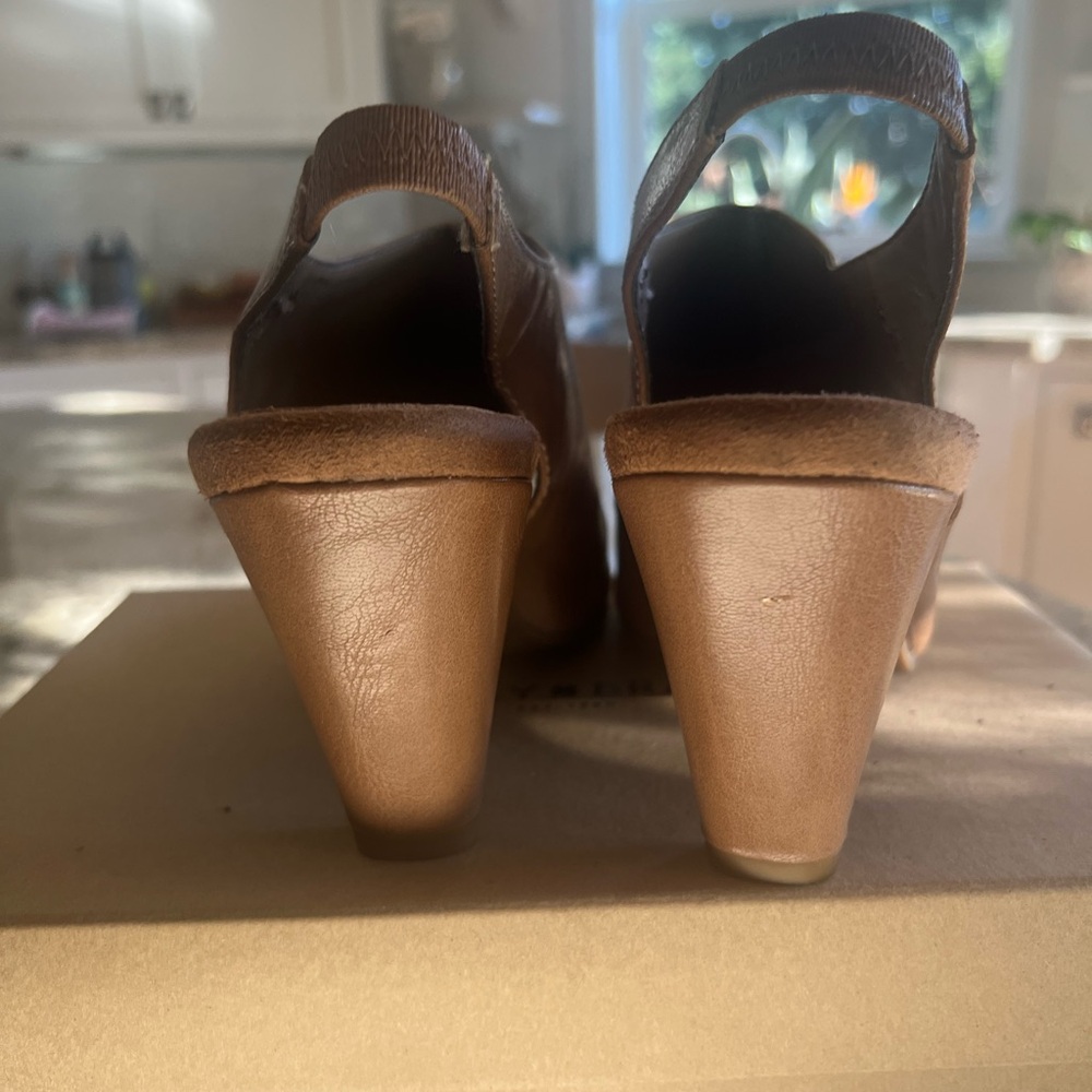 AEROSOLES Tan Women's Peep-Toe Mules - Picture 9 of 9